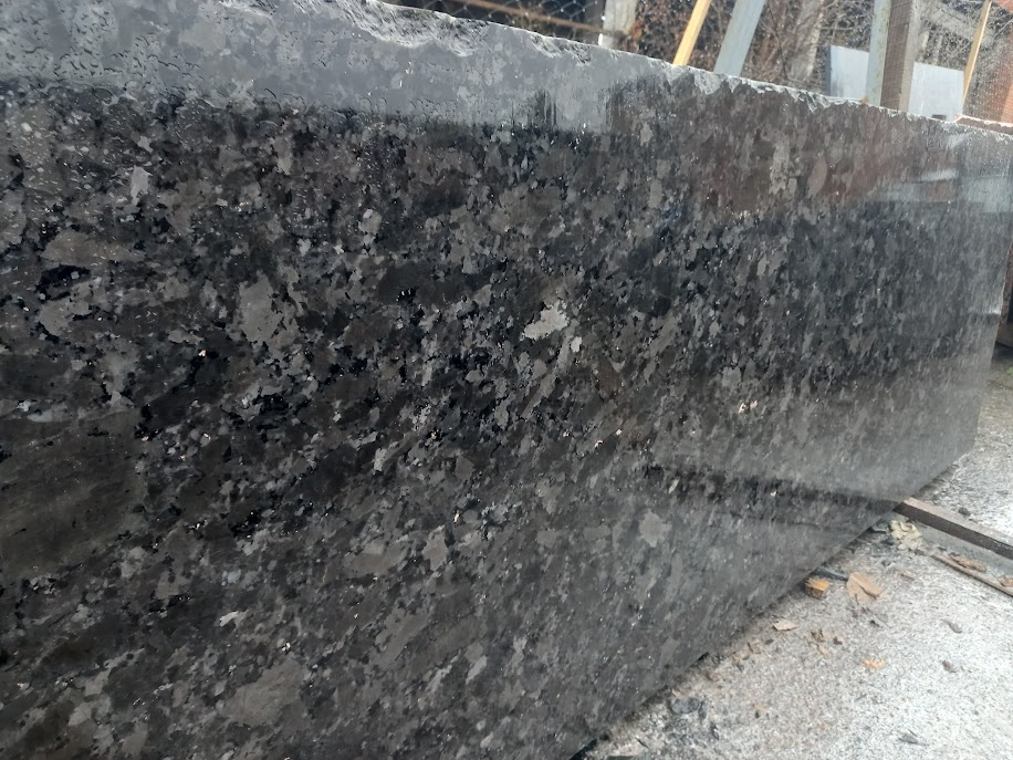 Colour and texture of Katerinovsky labradorite