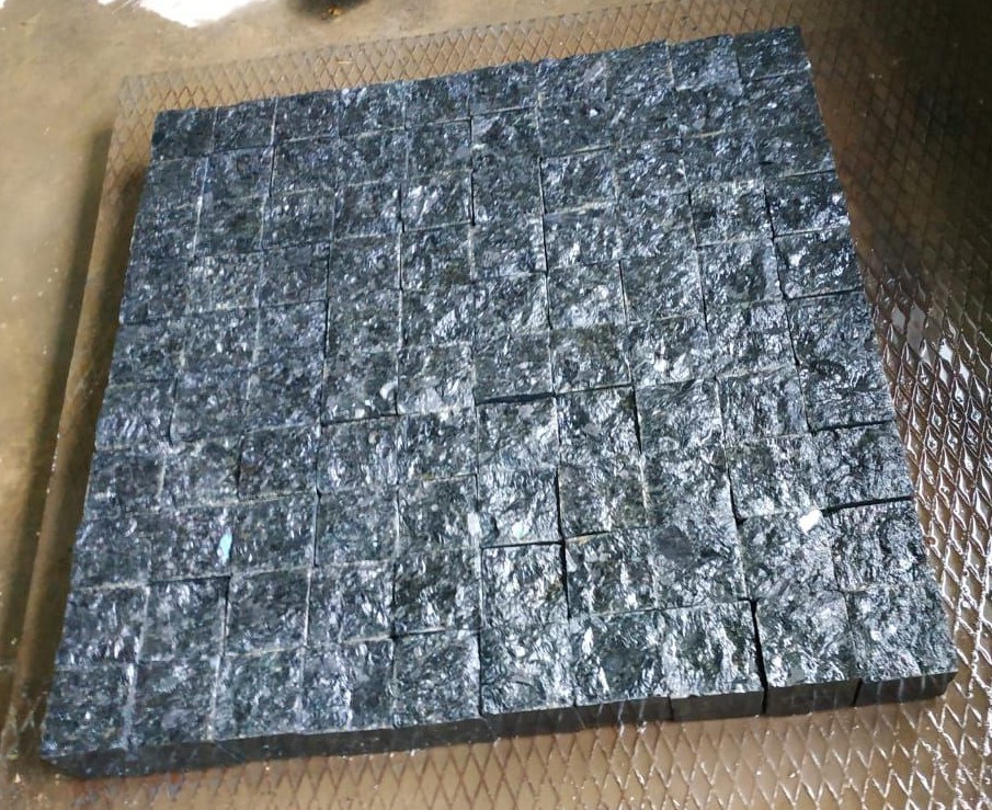 Labradorite (black stone) cobblestones, 10x10x5 cm