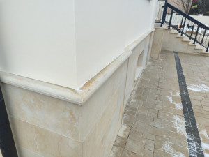 Sandstone tiles for cladding the plinth