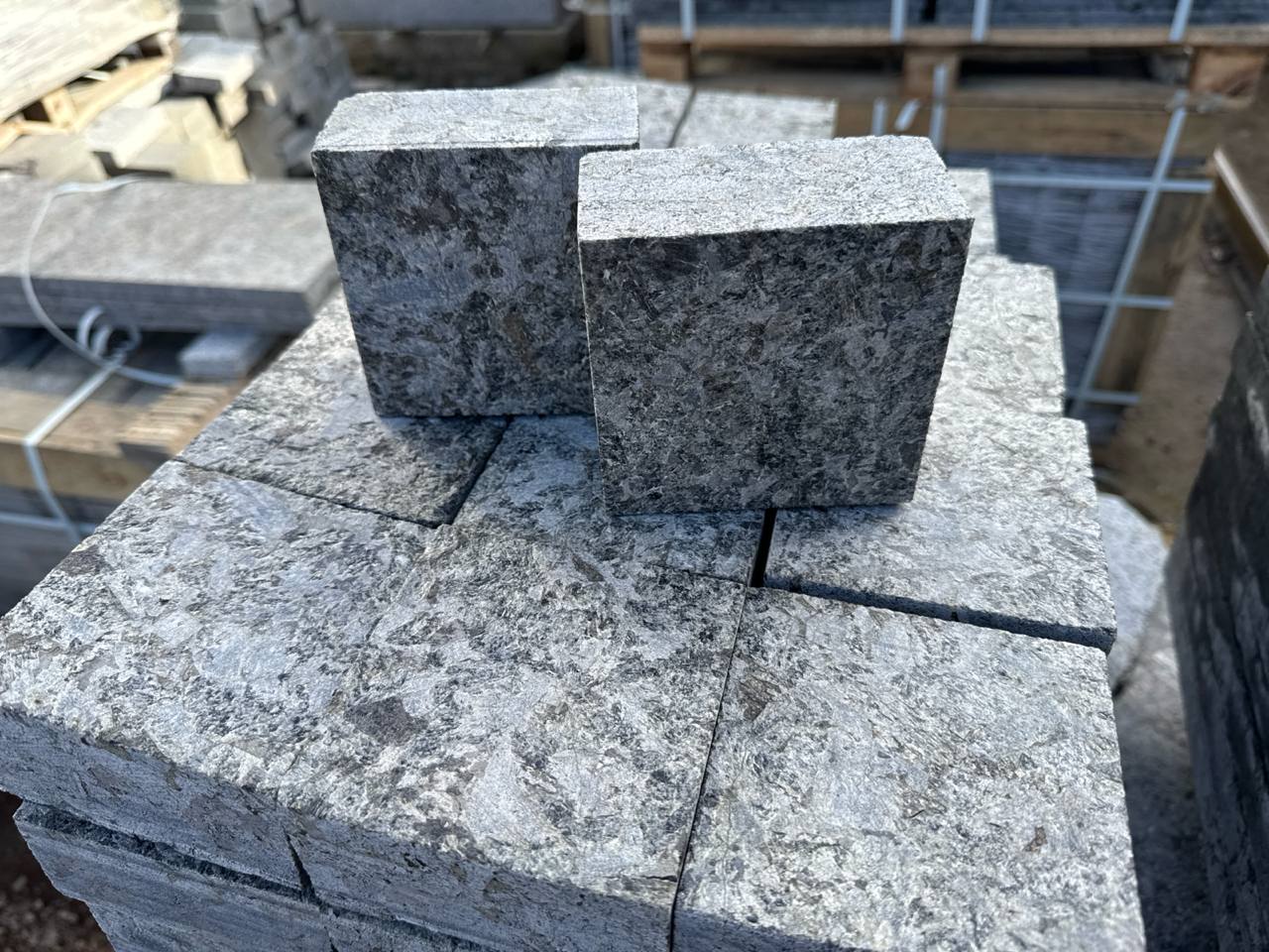 Sawn labradorite paving stones 10х10х5