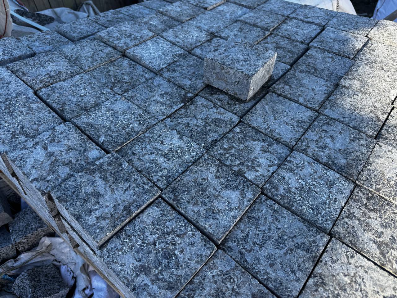 Sawn paving stones made of labradorite Irina Blue 10х10х5