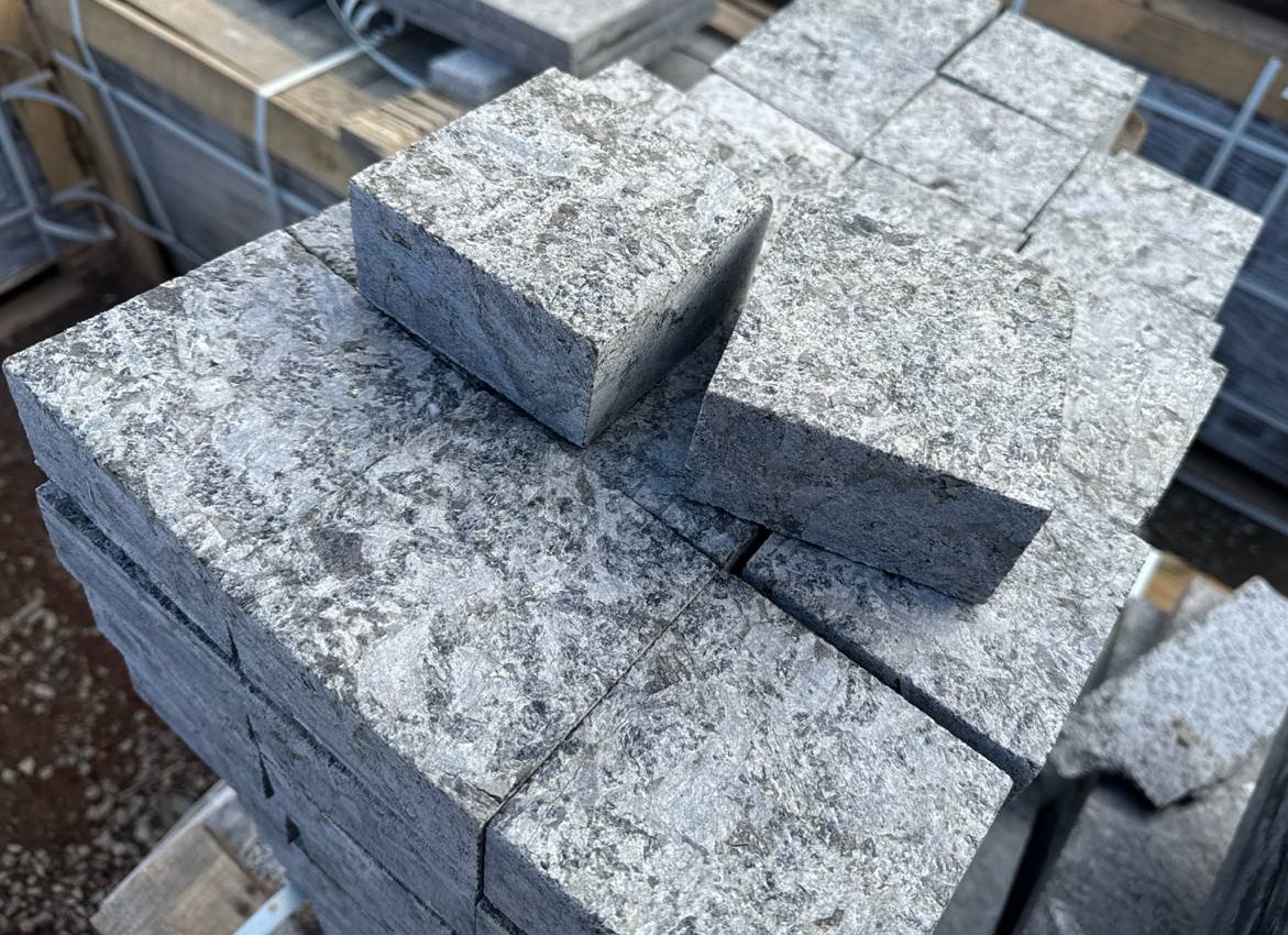 Sawn labradorite paving stones, flamed top