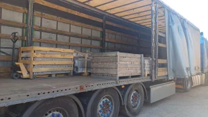 Упакованная гранитная продукция, готовая к отправке