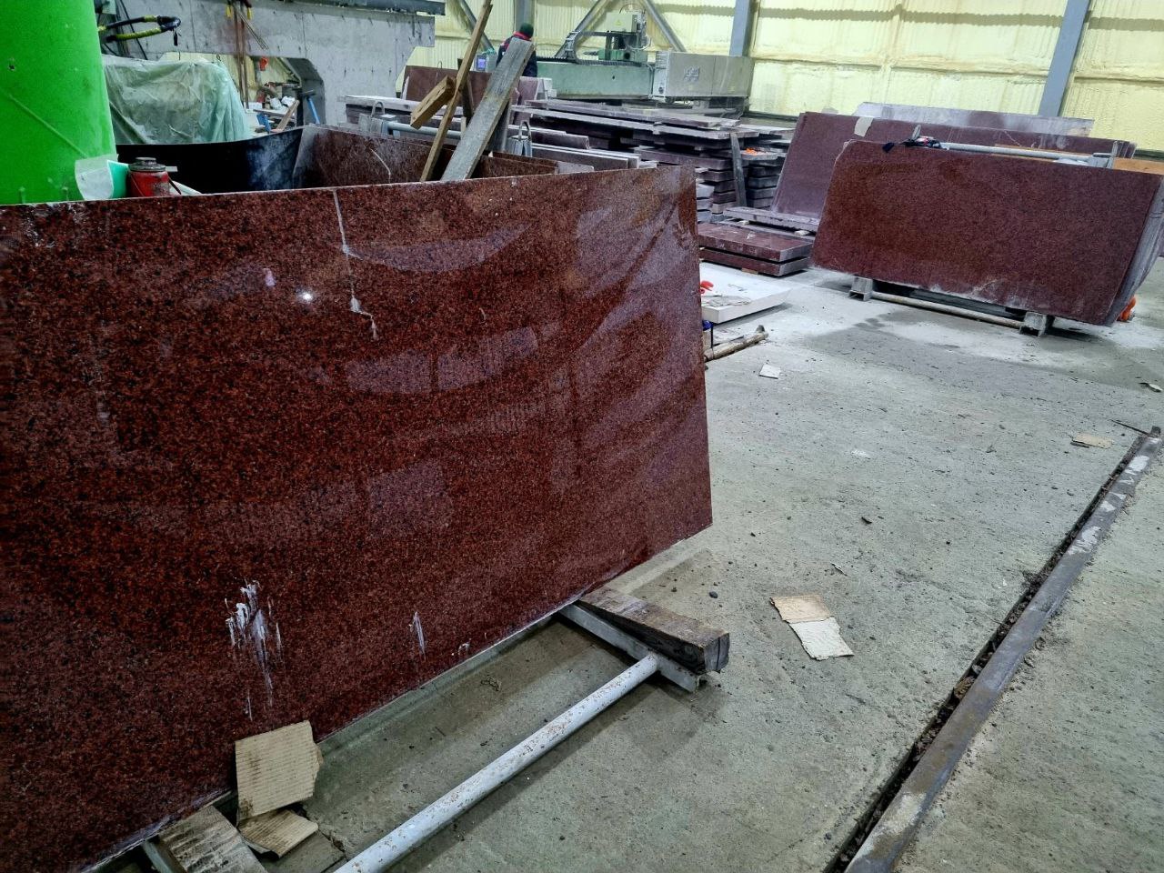 Полированый гранит Maple Red