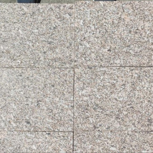 Flamed yellow granite tiles Skifiya Gold 60×30 cm