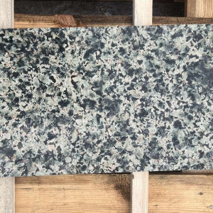 Полированная плитка из зеленого гранита Black Lime 600x300x20